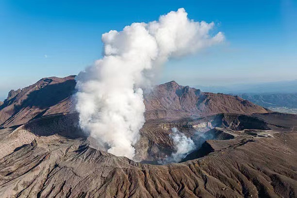 熊本阿蘇火山口.png